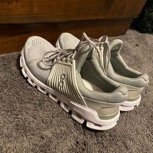 Cloudswift on cloud running shoes (glacier/white)